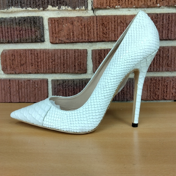 NWT House of CB London 5" Python Pointy Toe Pumps in White Sz. 41 / 9 - Picture 9 of 13